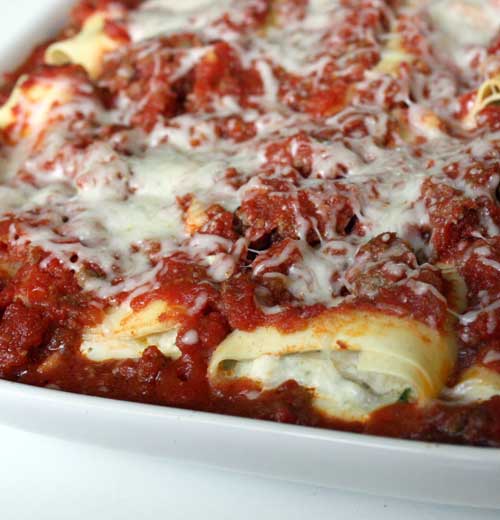 This Parmesan Chicken Manicotti is definitely yummy. I love manicotti and I usually make them with spinach and ricotta cheese. But this time, I did something different.