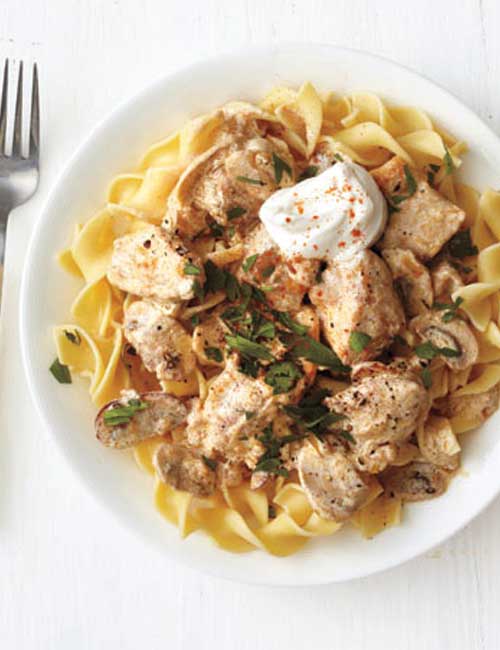 Recipe for Crockpot Chicken Stroganoff - This flavorful slow cooker chicken stroganoff recipe is easy to make in the afternoon, so you don’t have to rush to cook at the end of the day.
