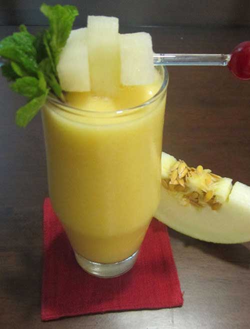 Recipe for Melon and Mango Smoothie - A fruit smoothie that will win you over with its fresh & juicy yumminess. So simple yet elegant and utterly divine.