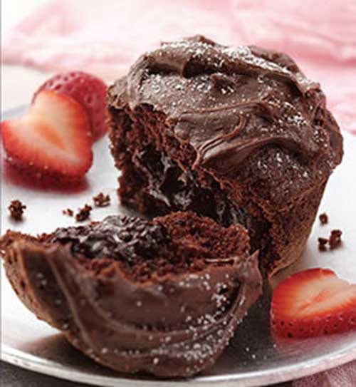 These cute little chocolate cakes are harboring a secret. More chocolate is ready to burst out the moment you dig in!