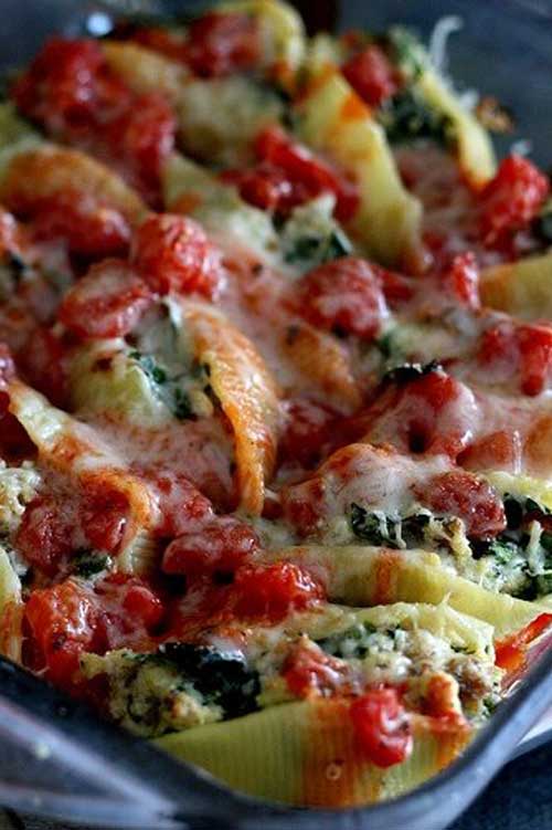 Recipe for Italian Stuffed Shells - This is really pretty easy to make and true Italian comfort food! It is a great twist on traditional lasagna.