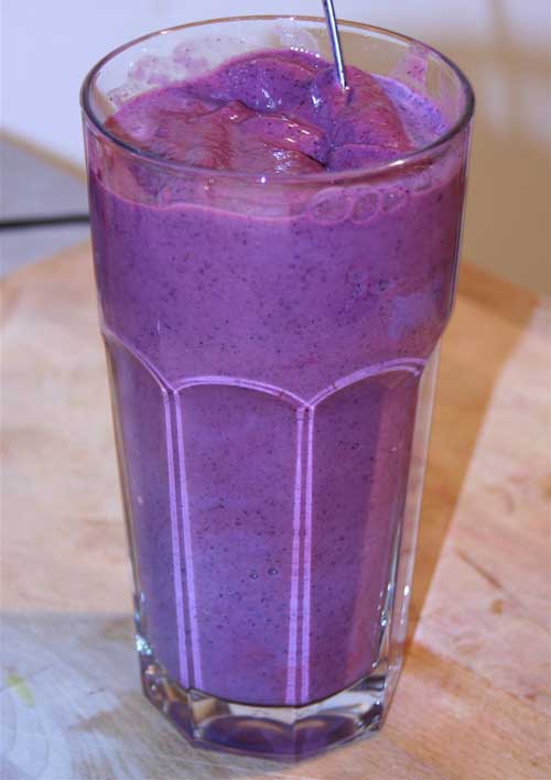 Recipe for Plum Crazy Purple Smoothie - To celebrate my spring fever I made my newest favorite smoothie. I already had it 3 times this week. It’s so refreshing!! I call it my feel good drink! However, I don’t know what I like more about the smoothie, the taste or the color?