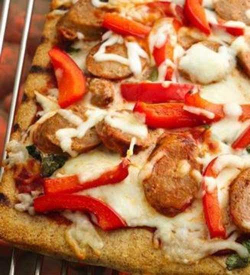 This Grilled Sausage and Pepper Pizza on the grill is really easy with Pillsbury pizza crust. Top with turkey sausage, bell pepper and cheese; it’s delicious!