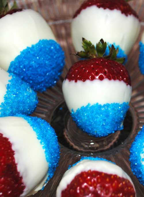 These Patriotic Strawberries are super cute, easy to make up, and will let you celebrate your 4th with pride.