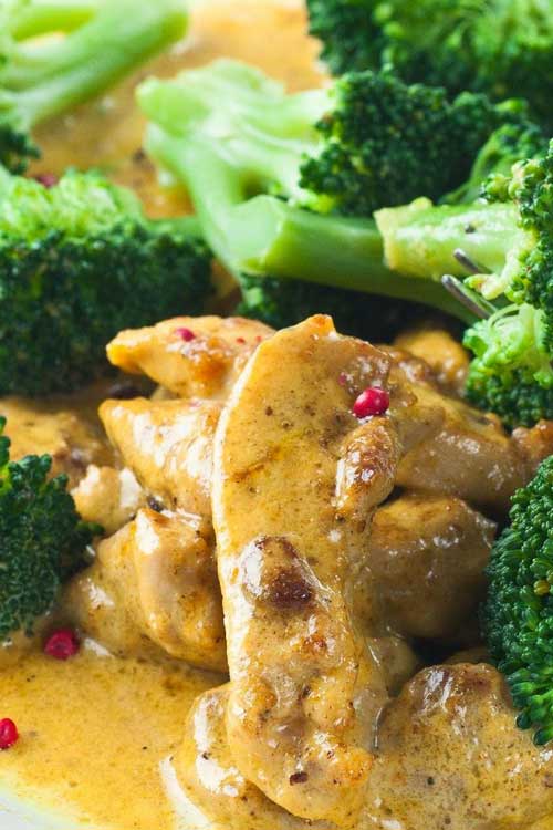 This Broccoli Chicken Dijon was so easy to put together, and came out delicious. Even the leftovers were great and the chicken stayed moist!