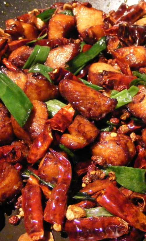 A quick and simple stir-fry recipe. This Chinese Garlic Chicken is perfect for those days when you do not want to spend much time in the kitchen.