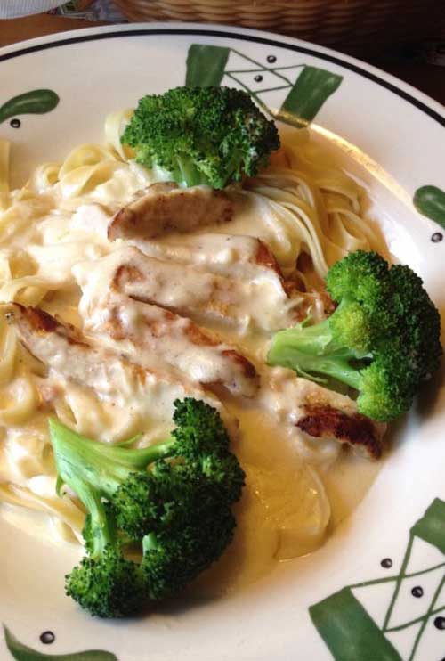 A quick, easy and skinny weeknight meal, this Skinny Version of Olive Garden's Chicken and Broccoli Alfredo will become a staple in your home.