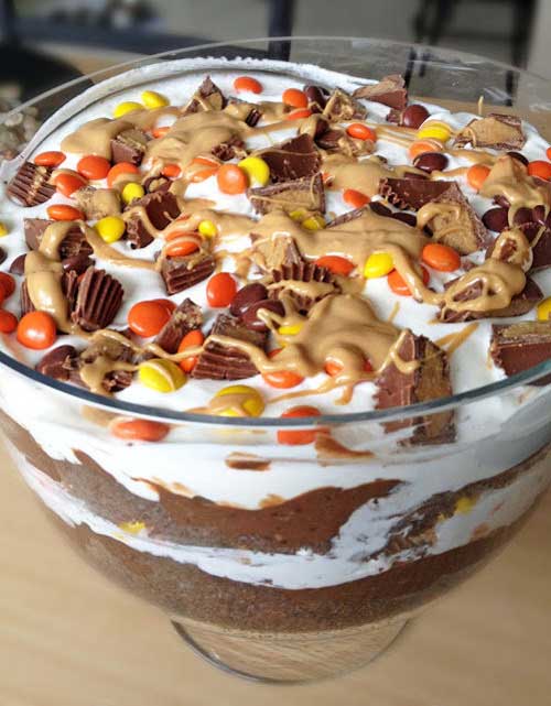 I love me a delicious trifle.. the mixture of cake, pudding, whipped cream and candy is the best of all worlds!! This Peanut Butter Chocolate Trifle includes two of my favorite things.. peanut butter and chocolate. Turned out amazing!!