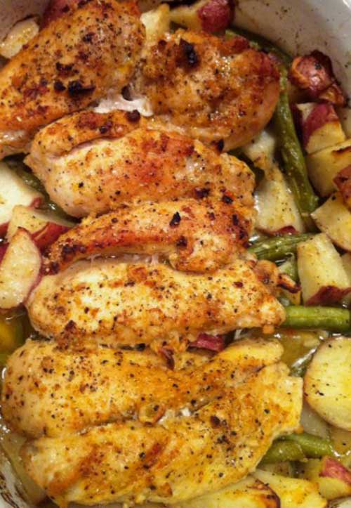 The classic combination of lemon and garlic proves it's a winner yet again in this simple but elegant baked Lemon and Garlic Chicken with Roasted Potatoes and Green Beans.