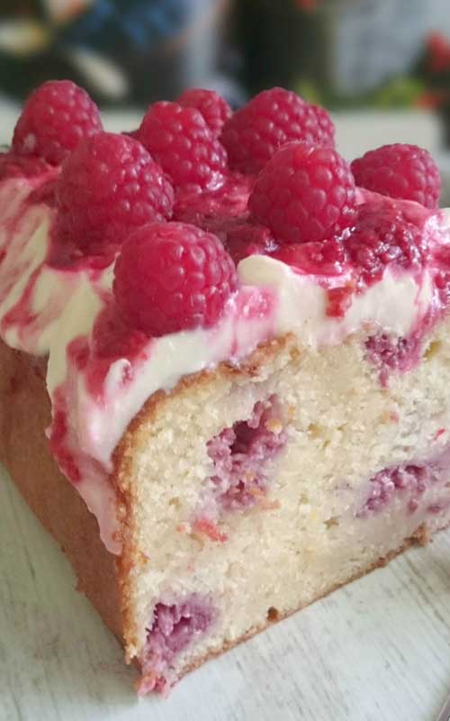 This Raspberry & Cream Cheese Bread is so yummy...full of delicious raspberries and topped with a scrumptious Cream Cheese Frosting and Raspberry drizzle.