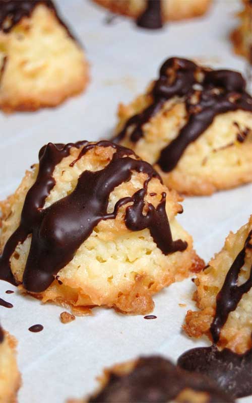 These Ambrosia Macaroons are totally yummy - lots of orange flavor, and the bittersweet chocolate is just right for off-setting the sweetness of the macaroon. Oh, and easy. Did I mention the easy? They totally are.
