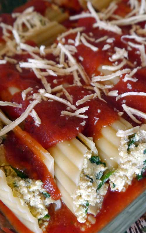 Bring on the wow factor with this traditional pasta dish. This Stuffed Spinach & Mushroom Manicotti recipe only looks like it takes a lot of effort to make!