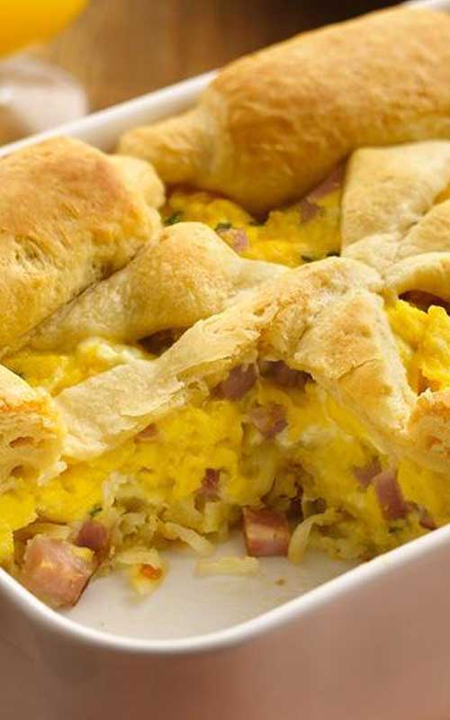 Enjoy this cheesy Country Breakfast Pot Pie made using refrigerated crescent dinner rolls, eggs and ham – a breakfast ready in less than an hour.