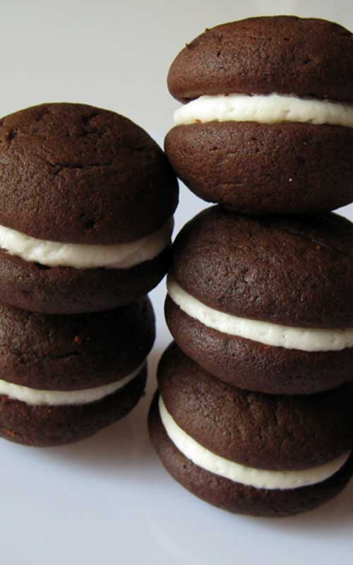 Here is a yummy play on the classic American cookie, the Oreo. Creamy vanilla filling between two cakey, chocolatey cookies...these Mini Oreo Whoopie Pies are oh so good!