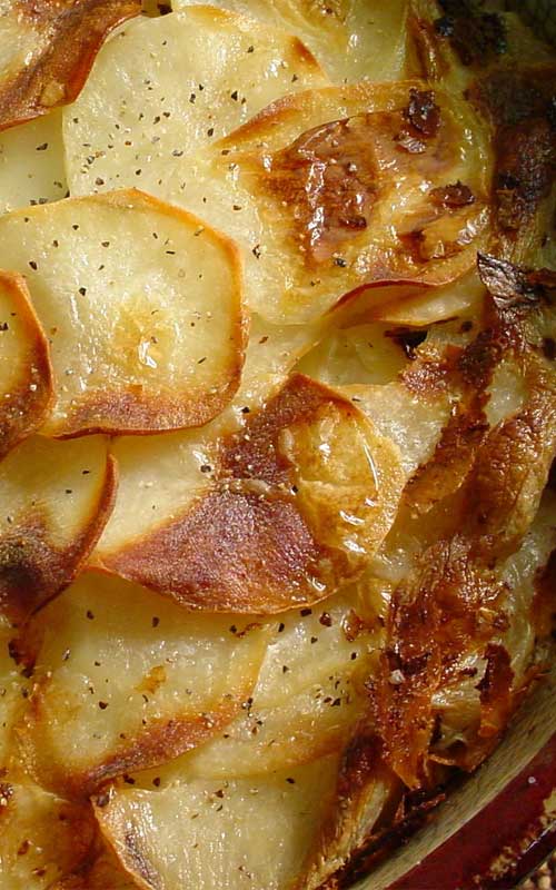 The problem with most scalloped potato recipes is the calories.  This Light Scalloped Potatoes recipe is creamy, soft, thin, and light without all the fat and calories!