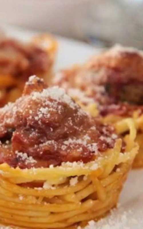 Have you ever made spaghetti nests? They are ever so cute, quick to make and most importantly, very tasty!