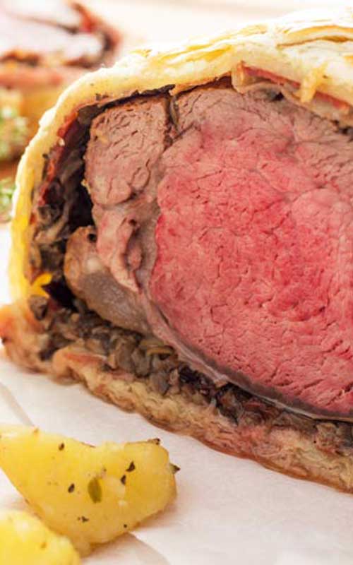 Recipe for Classic Beef Wellington - If you are looking for a fancy dinner idea, look no further! Beef Wellington is what you need to impress your dinner guests!
