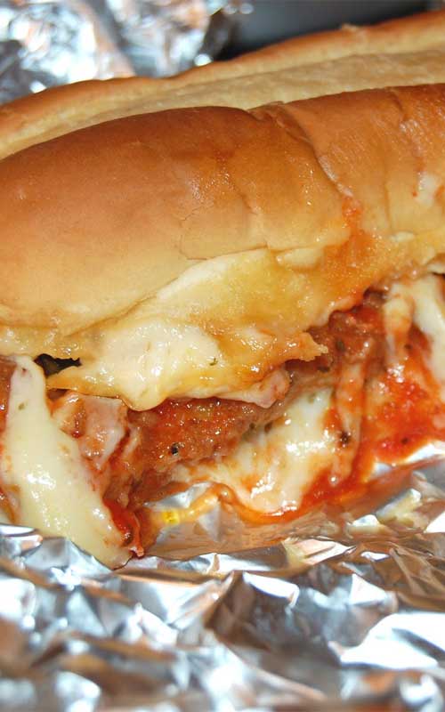 These Baked Chicken Parmesan Sandwiches are just fantastic. Breaded chicken, marinara, tons of gooey cheese, and sweet basil...oh goodness. It just doesn't get much better.