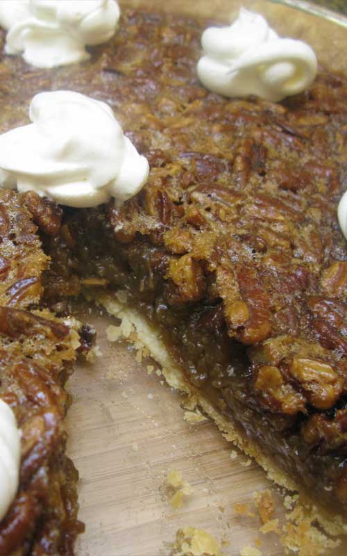Recipe for Southern Pecan Pie - My dad crowned this Southern Pecan Pie “the best EVER“. It’s absolutely perfect: not too nutty and not overly sticky.