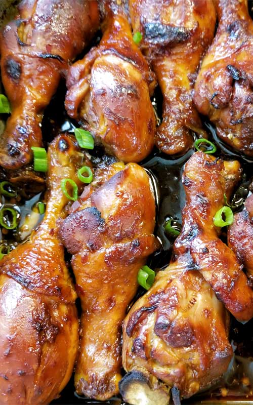 Recipe for Sweet and Sticky Chicken Drumsticks - Crispy on the outside, tender and moist on the inside. These sweet and sticky chicken drumsticks were delicious and ready to be devoured in under an hour.