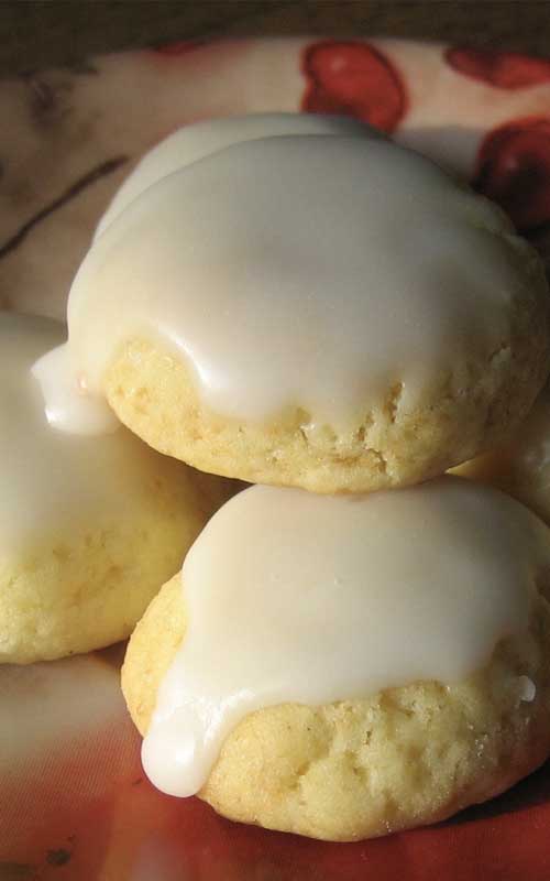 These Italian Lemon Drop Cookies are simple and exquisite dessert. Soft lemon cookies that melt in your mouth, with the delicate taste and scent of citrus.